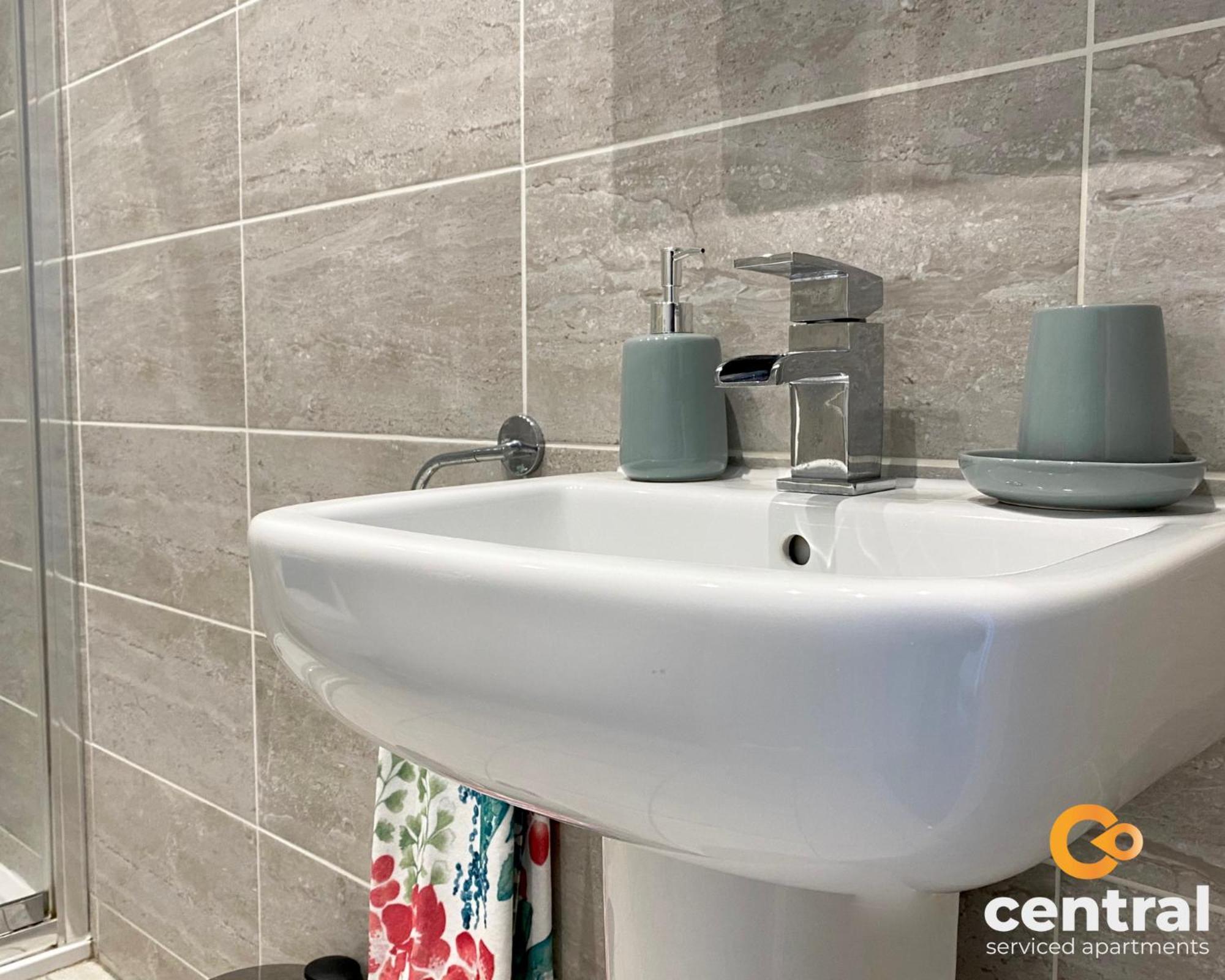 Central Serviced Apartments - Cosy 1 Bedroom - Walk Away From City Quay V&A - Walk To Bus And Train Station - Easy Access To City Centre - Fast Wi-Fi - Fully Equipped - Weekly & Monthly Stay Offers Νταντί Εξωτερικό φωτογραφία